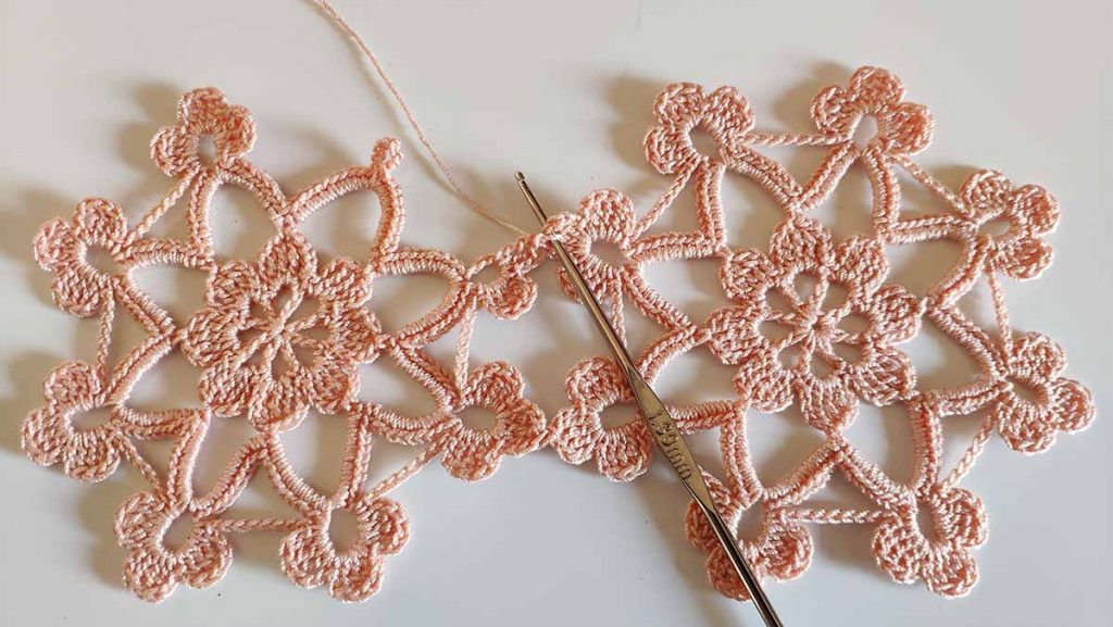 Fiore ad Uncinetto con 8 Fiorellini